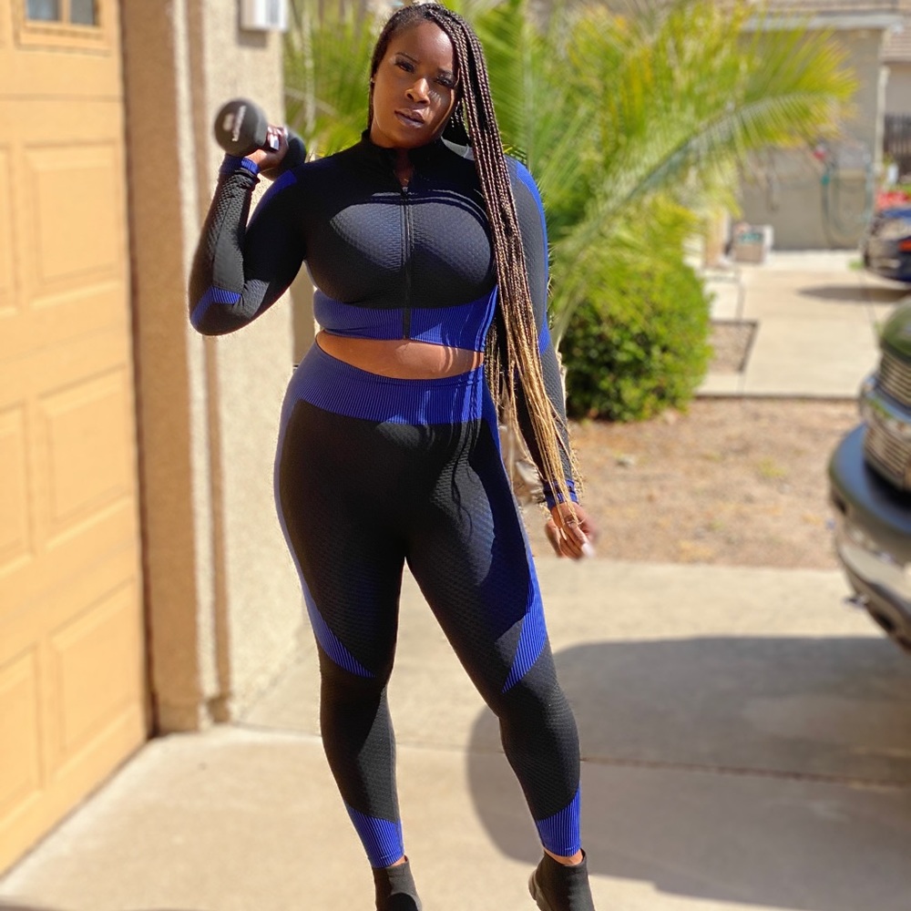Blue Streak Athletic Set - Picture 2 of 3